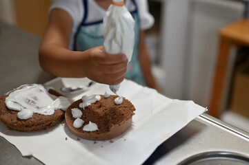 娘とお家でケーキ作り