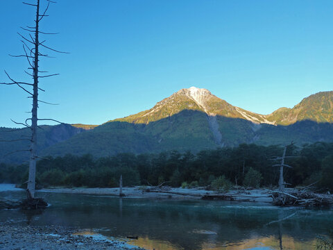 yakidake mountain and azusa river in the early morning