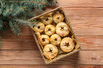 Basket with tasty mince pies on wooden background © Pixel-Shot