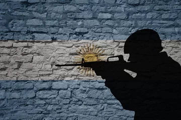 Foto op Canvas Soldier silhouette on the old brick wall with flag of argentina country. © luzitanija