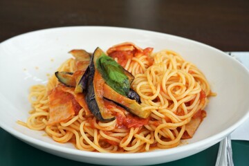 ナスとベーコンのトマトソースパスタ
