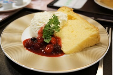 豪華なシフォンケーキ