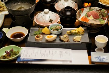 旅館の豪華な夕食