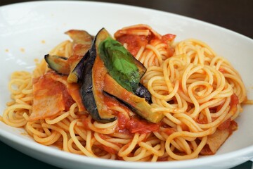 ナスとベーコンのトマトソースパスタ
