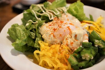 温玉たくあんねばねばサラダ