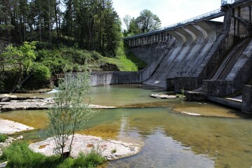 Fototapeta premium Ain tourisme, barrage hydroélectrique, rivière, torrent, 