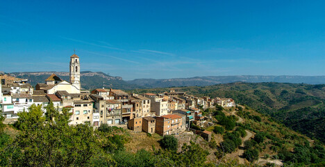 Fototapeta na wymiar Vista de la localidad de Bellmunt de Priorat, provincia de Tarragona, Catalunya.