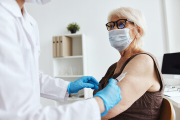 Naklejka premium patient and doctor immunization safety immunity protection