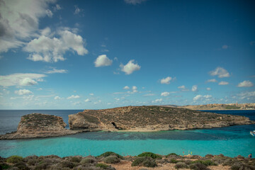 Fototapeta na wymiar Blue lagoon, Comino island, Malta. Lago azul de Malta.