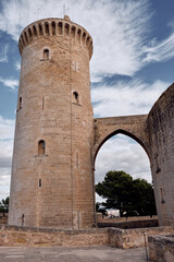 Fototapeta na wymiar Torre del Castillo de Bellver. Es medieval y circular. Ubicado en Palma de Mallorca