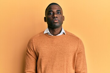Obraz premium Young african american man wearing casual clothes relaxed with serious expression on face. simple and natural looking at the camera.