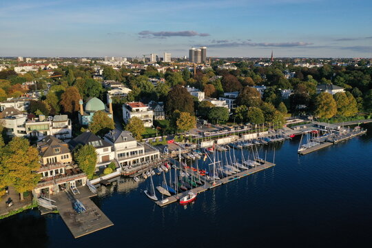 Islamisches zentrum Hamburg mit der Imam-Ali-Moschee beim Norddeutschen Regatta Verein (NRV)  der Au&szlig;enalster