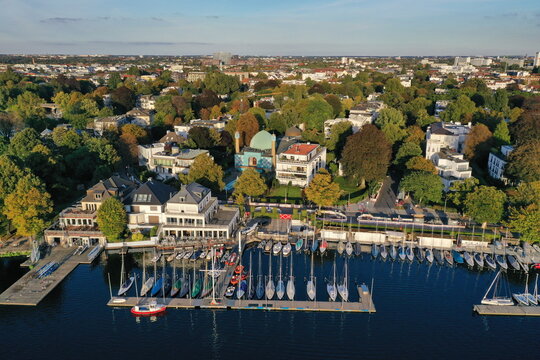 Islamisches zentrum Hamburg mit der Imam-Ali-Moschee beim Norddeutschen Regatta Verein (NRV)  der Au&szlig;enalster