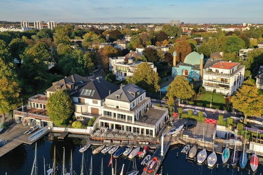 Islamisches zentrum Hamburg mit der Imam-Ali-Moschee beim Norddeutschen Regatta Verein (NRV)  der Au&szlig;enalster