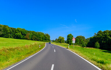 Landesstraße L3195 bei Steinau an der Strasse im Main-Kinzig-Kreis / Hessen