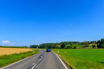 Landesstraße L3195 bei Steinau an der Strasse im Main-Kinzig-Kreis / Hessen