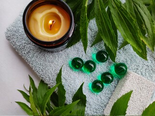 Aromaterapia - świeca i olejki zapachowe