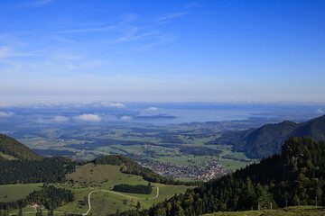 Fototapeta premium Blick auf den Chiemsee im Herbst