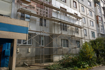 scaffolding for insulating apartments outside