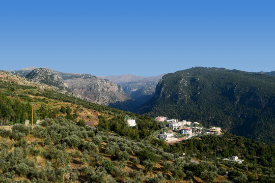 Ehden is a mountainous town in the heart of the northern mountains of Lebanon and on the southwestern slopes of Mount Makmal in the Mount Lebanon Range