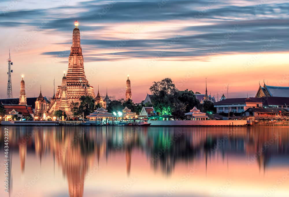 Wall mural wat arun temple in bangkok, thailand