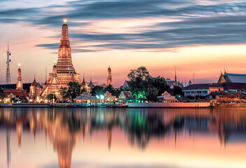 Wat Arun Temple in Bangkok, Thailand - obrazy, fototapety, plakaty