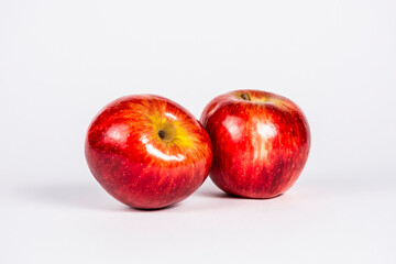 Manzanas, frutas frescas con fondo blanco.
