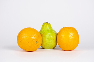 Frutas frescas con fondo blanco