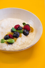 muesli with berries