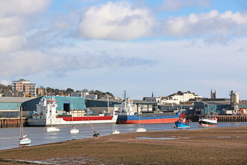 Fototapeta na wymiar River Teign and Teignmouth Docks at low tide 