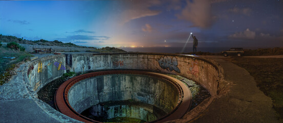Lugar abandonado, hueco de un cañón de artillería de costa, transición de noche a día con...