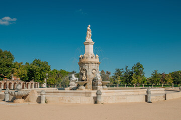 Fototapeta na wymiar mariblanca square and fountain in aranjuez, spain