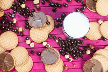 Obraz na płótnie Canvas breakfast with chocolate cookies and a glass of milk