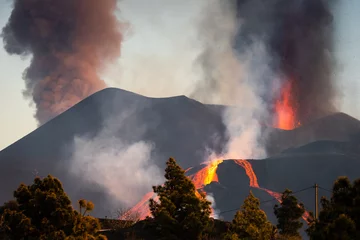 Fotobehang &quot La Palma&quot  vulkaanuitbarsting, op het eiland La Palma (Canarische Eilanden, Spanje) - 16 oktober 2021. © mukilp22