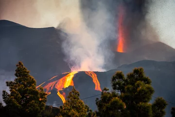 Photo sur Aluminium les îles Canaries "La Palma" volcano eruption, in La Palma island (Canary Islands, Spain) - october 16, 2021. 