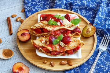 Pancakes with plums with cinnamon and almonds