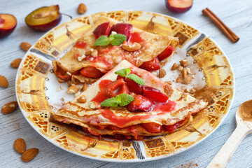 Pancakes with plums with cinnamon and almonds