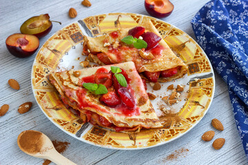 Pancakes with plums with cinnamon and almonds