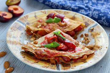 Pancakes with plums with cinnamon and almonds