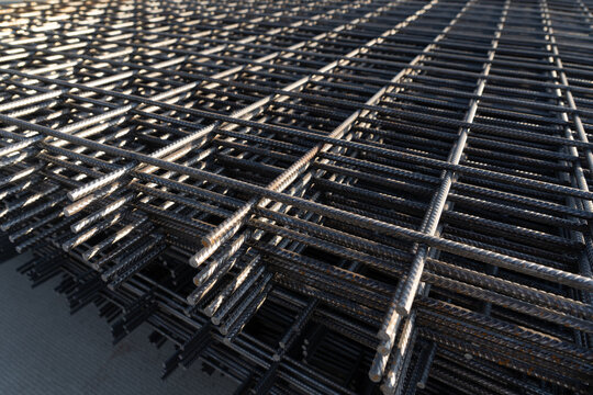 The rebar is bonded with steel wire for use as a construction infrastructure. Which part of the rebar has rusted due to chemical reactions.