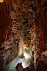 Grutas de Mira de Aire - Portugal
As Grutas de Mira de Aire são um conjunto de grutas calcárias localizadas em Mira de Aire, no concelho de Porto de Mós, no distrito de Leiria, em Portugal. 