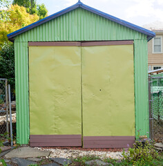 Obraz na płótnie Canvas Colorfully painted vintage shed garage.