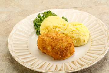 Crispy chicken cutlet with mashed potato