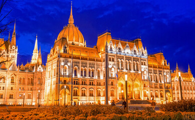 Fototapeta na wymiar Budapest Hungarian Parliament at night, Hungary