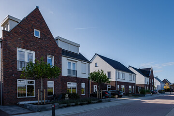 Dutch Suburban area with modern family houses, newly build modern family homes in the Netherlands, dutch family house, apartment house. Netherlands, newly build street with modern house - obrazy, fototapety, plakaty