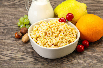 Breakfast with corn rings and milk