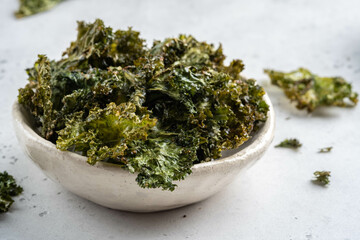 Homemade Organic Green Kale Chips with salt and oil. Super food, kale leaves - obrazy, fototapety, plakaty