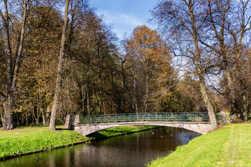 Fototapeta na wymiar Park w zespole pałacowo-parkowym Branickich w Choroszczy, Podlasie, Polska 