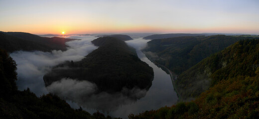 Sonnenaufgang über der Saarschleife, Deutschlands schönster Flussschleife