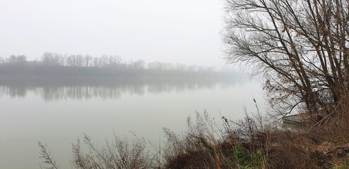 Obraz na płótnie Canvas Fog over the river in the morning. Panorama.